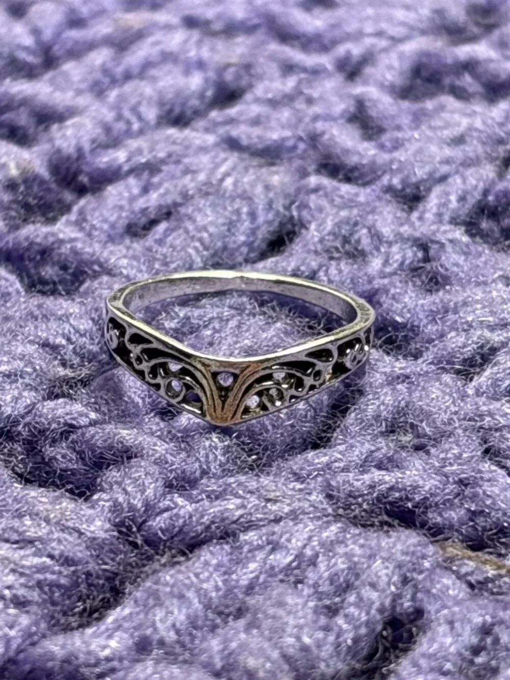 Silvertone Filigree V Ring Size 7.5 Boho Southwestern